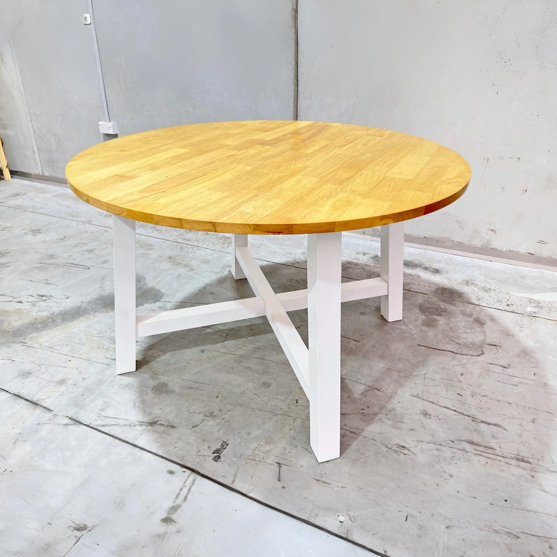 Bali Dining Table Round 120 x 75.5cm - Oak - Image 2