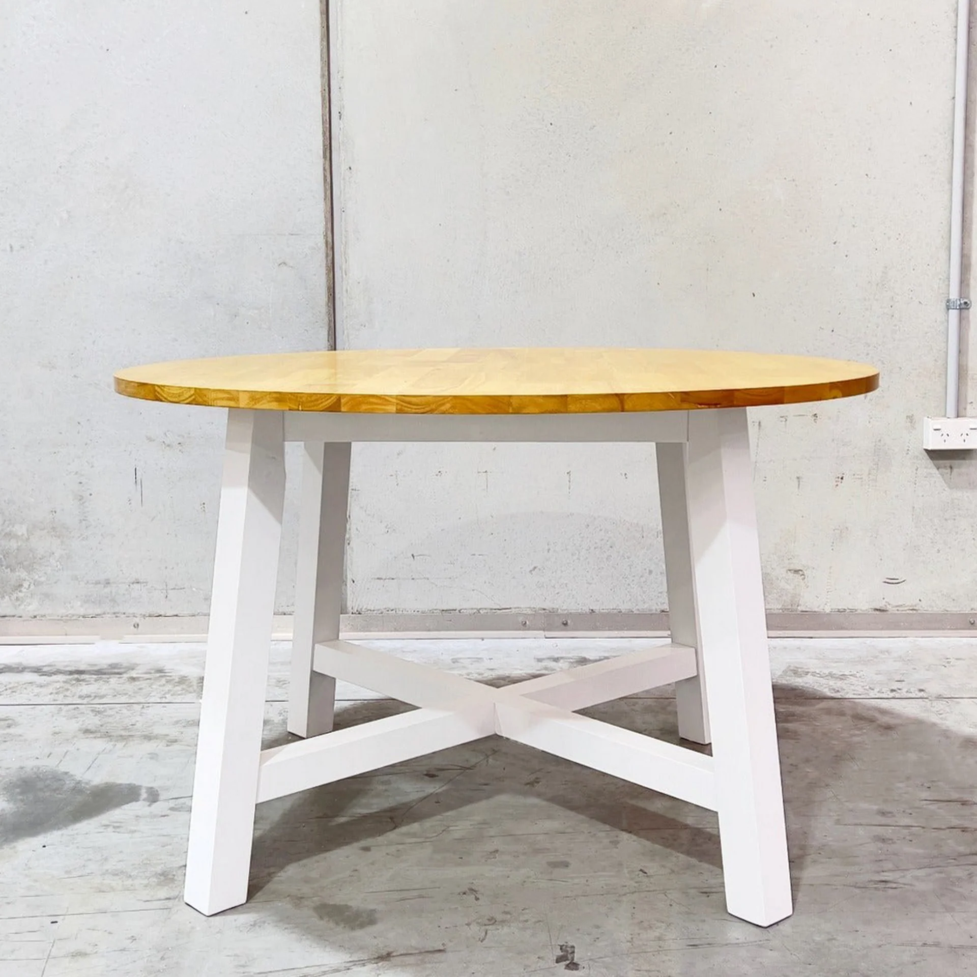 Bali Dining Table Round 120 x 75.5cm - Oak - Image 3