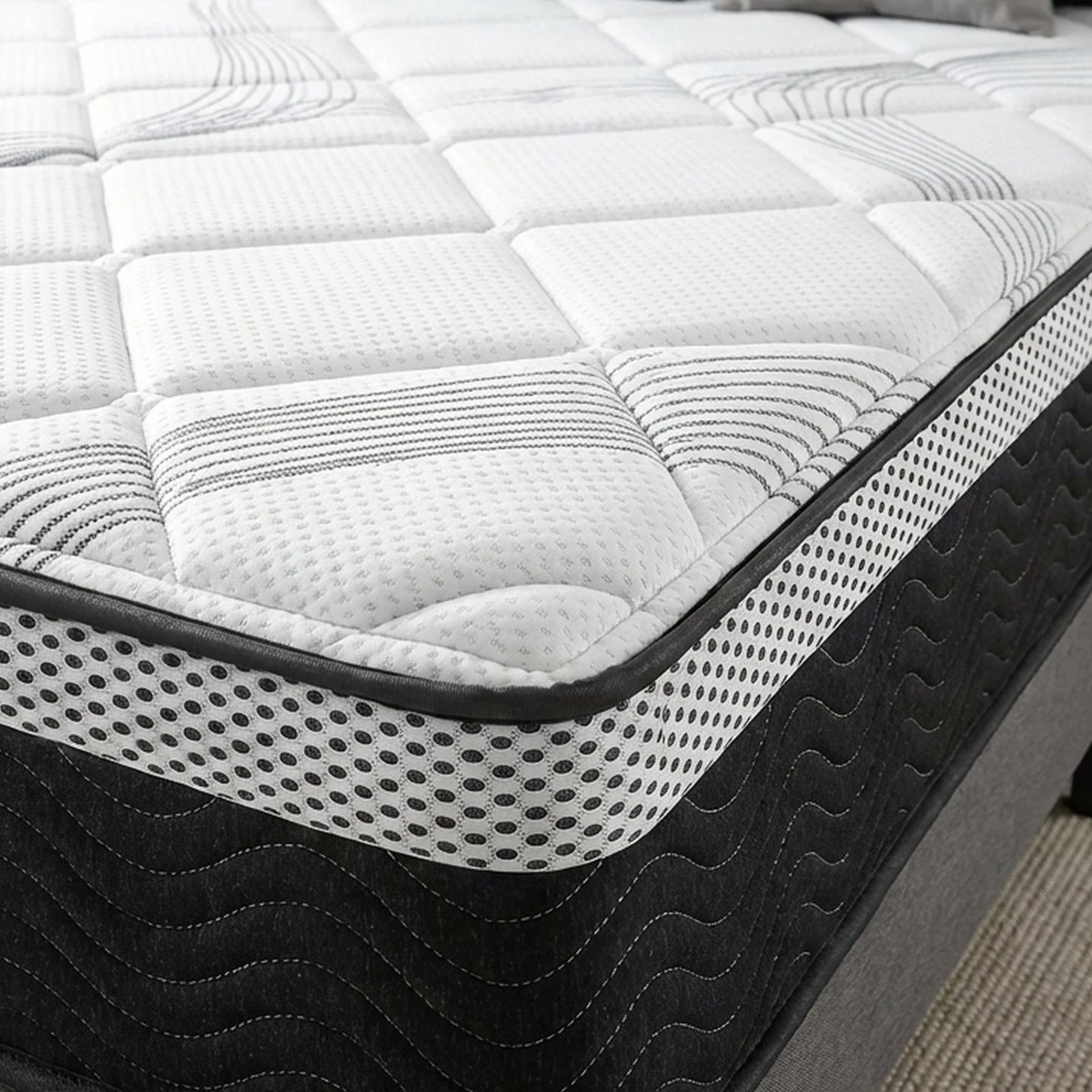 Deluxe Plus 7 Zone Support Mattress - Queen - Image 5