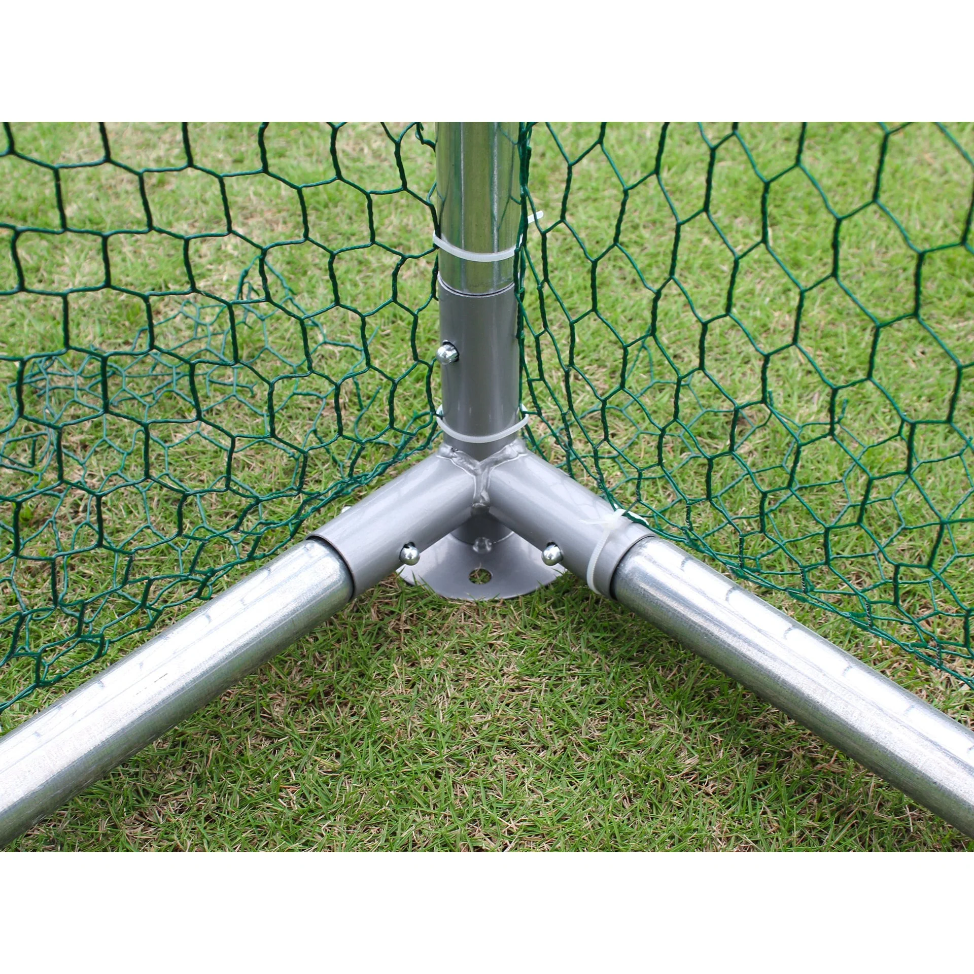 Bingo Metal Outdoor Chicken Coop 4 x 4m - Image 4