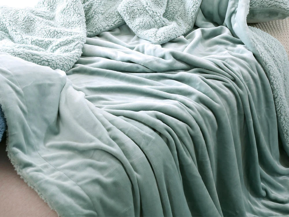 Double Layer Warm Fleece Blanket Throw Blanket - MISTY BLUE - Image 2