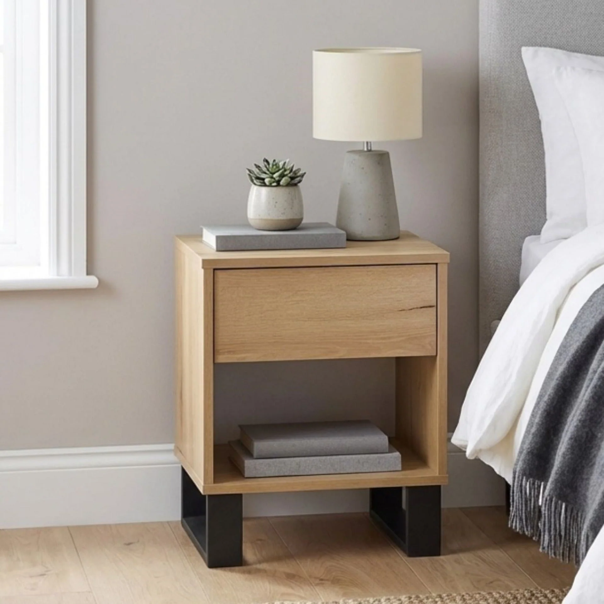 Frohna Wooden Bedside Table with 1 Drawer - Oak - Image 3