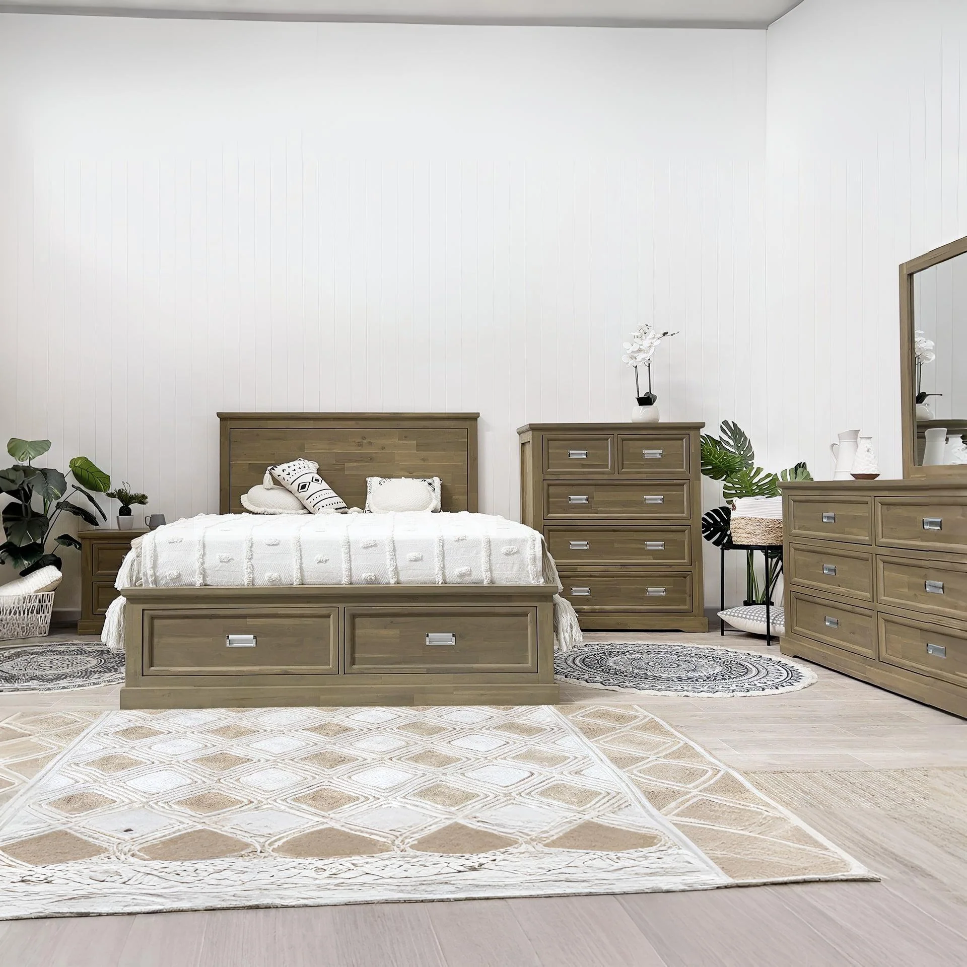 Hadley Solid Acacia Wood 5 Drawer Tallboy - Emerland Grey - Image 5
