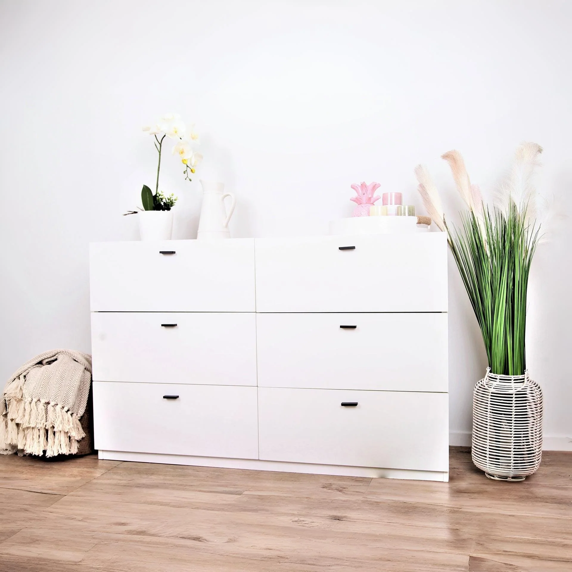 Hekla Low Boy 6 Drawer Chest Dresser - White - Image 5