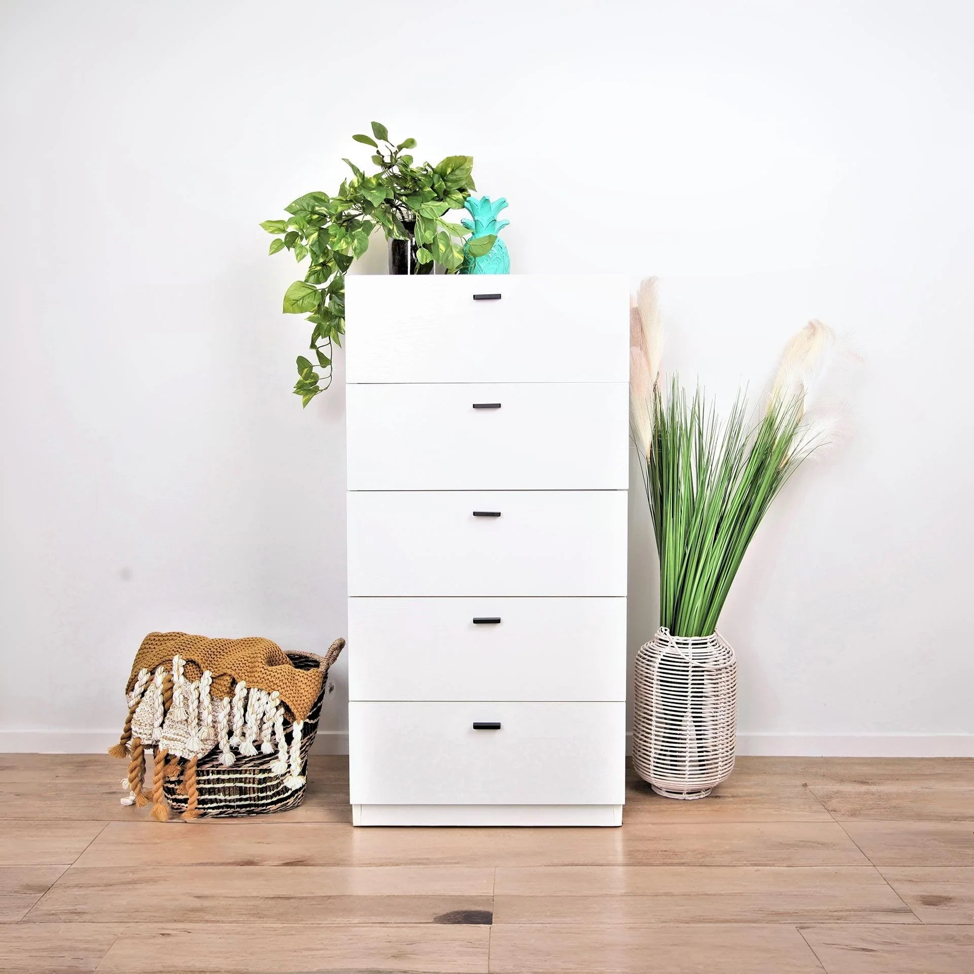 Hekla Tallboy 5 Drawer Chest Dresser - White - Image 2