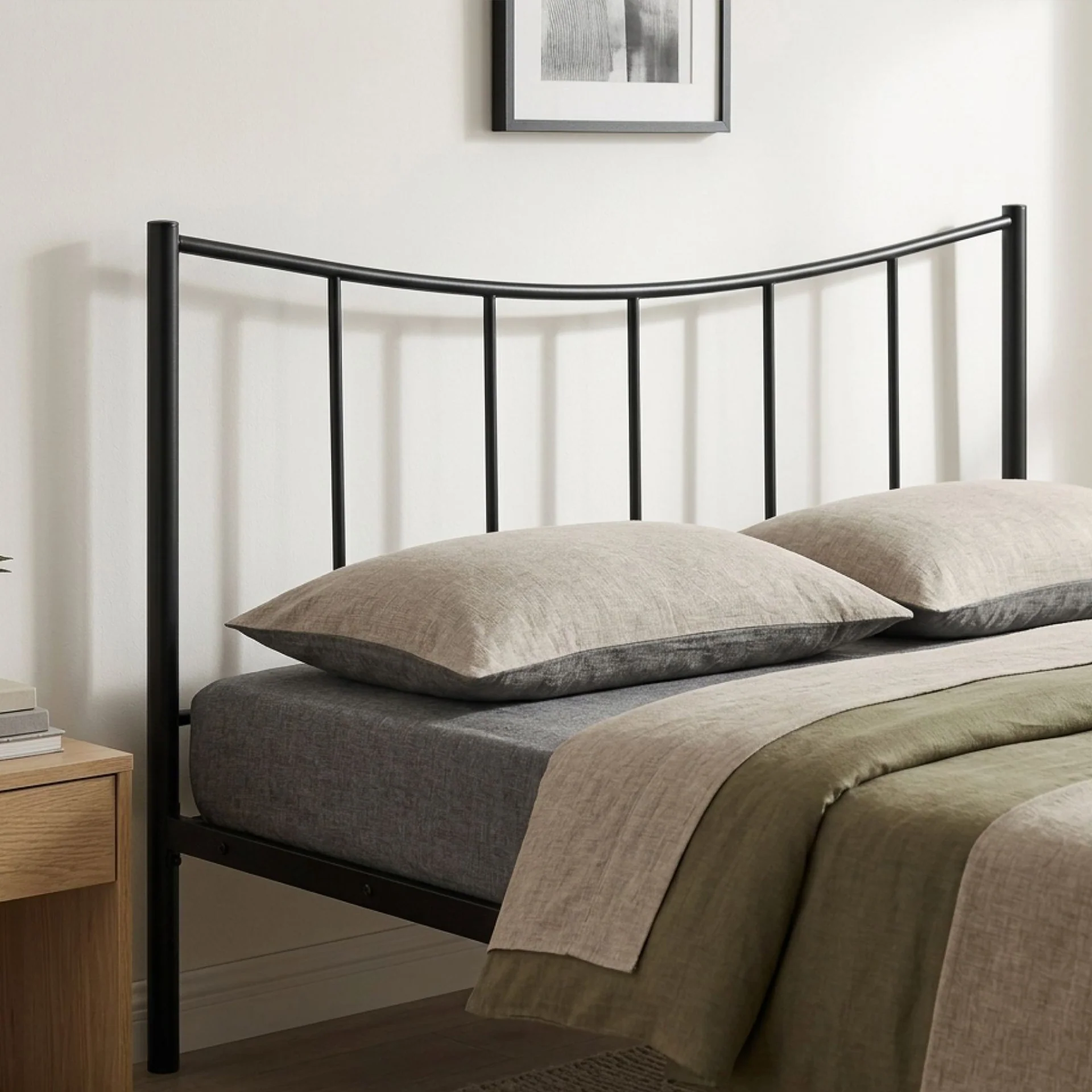 Kinsley Queen Metal Bed Frame - Black - Image 4