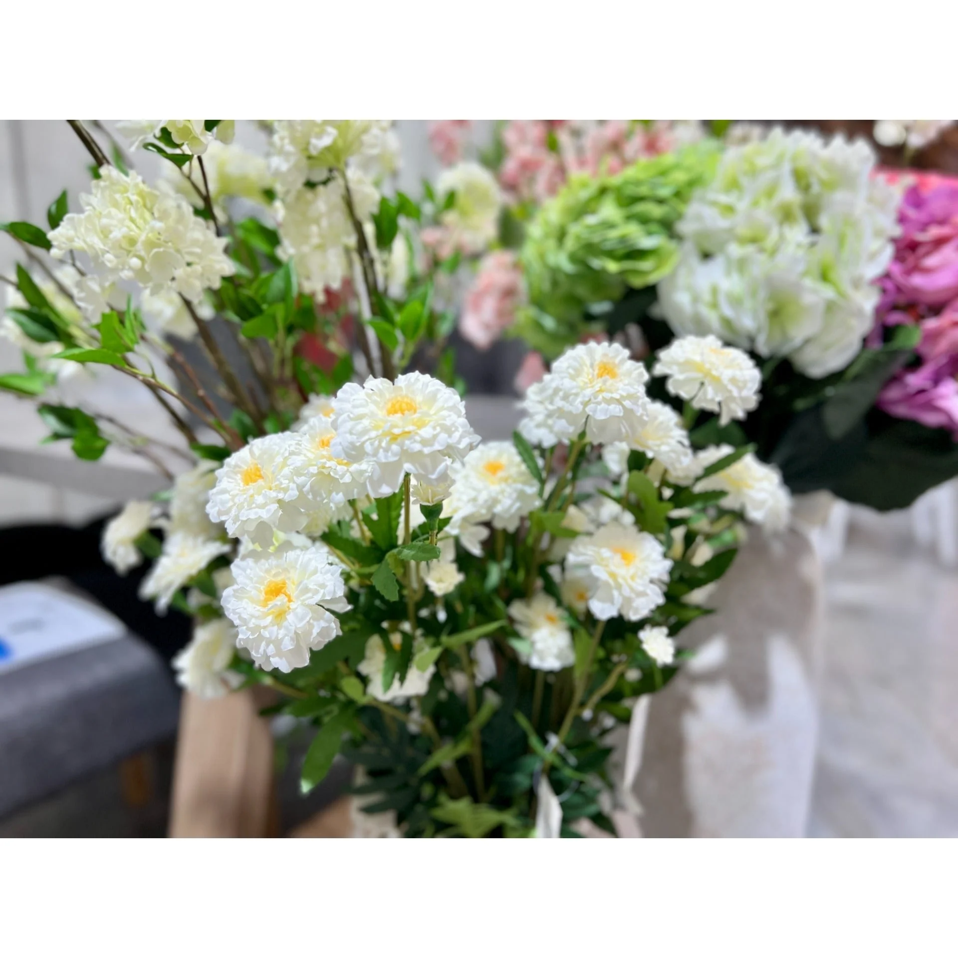 Marigold Spray White 85cm - Image 3