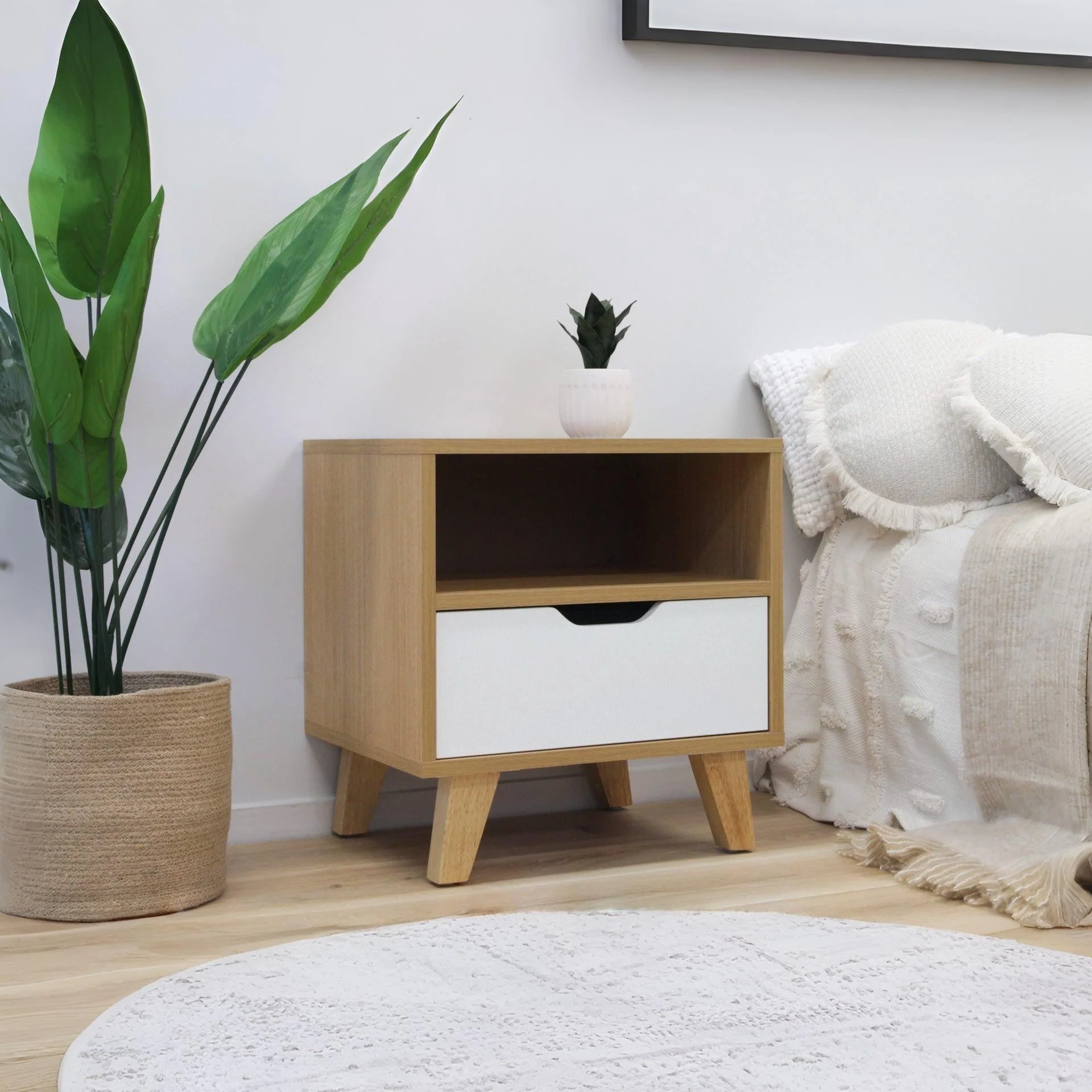 Schertz Wooden Bedside Table - Oak - Image 2